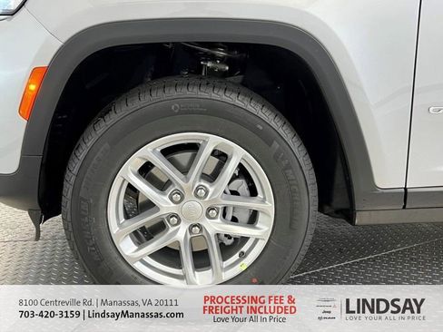 New 2025 Jeep Grand Cherokee Laredo w/ Luxury Tech Group I image 10