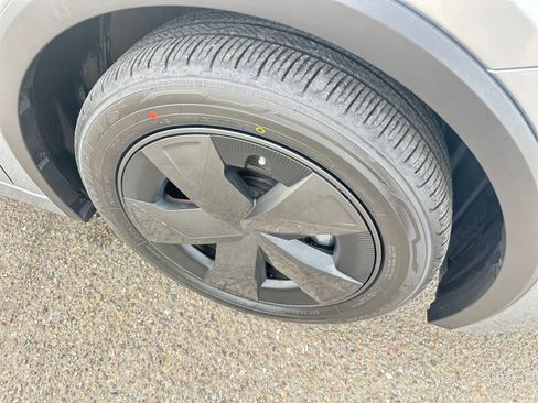 Used 2025 Toyota Prius LE image 31