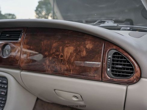 Used 1999 Jaguar XK8 Convertible image 28