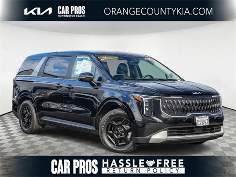 Used 2025 Kia Carnival image 1