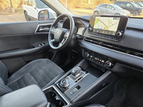 Used 2024 Mitsubishi Outlander SE image 20