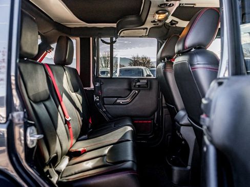 Used 2017 Jeep Wrangler Unlimited Rubicon image 37