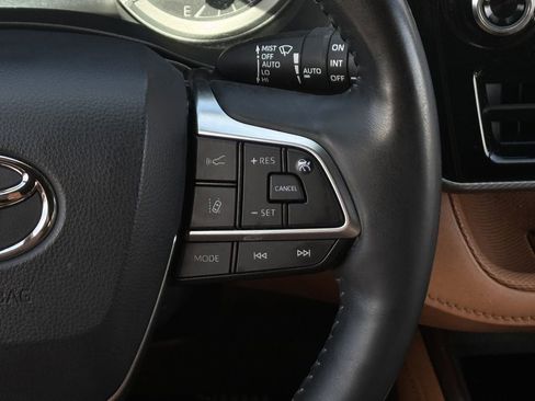 Used 2021 Toyota Highlander Platinum image 16