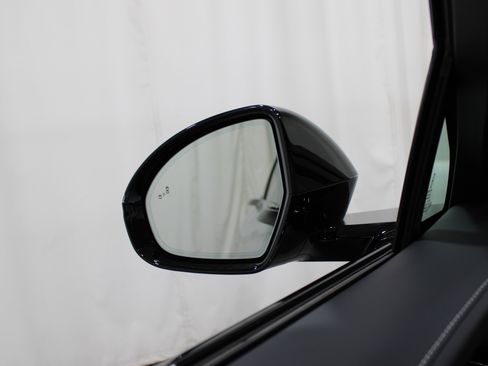 Used 2025 Lincoln Nautilus Reserve AWD/4WD image 9
