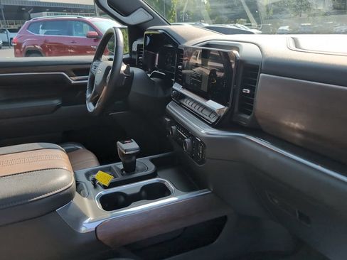 Used 2023 Chevrolet Silverado 1500 High Country w/ High Country Premium Package AWD/4WD image 11