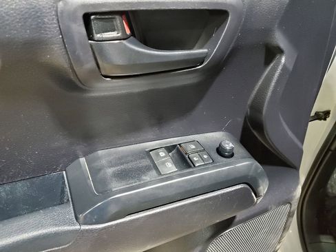 Used 2020 Toyota Tacoma SR RWD image 36