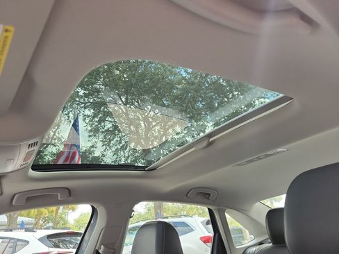 Used 2024 Volkswagen Jetta SE w/ Panoramic Sunroof Package FWD image 13