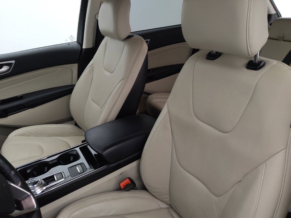 Used 2019 Ford Edge Titanium FWD image 17