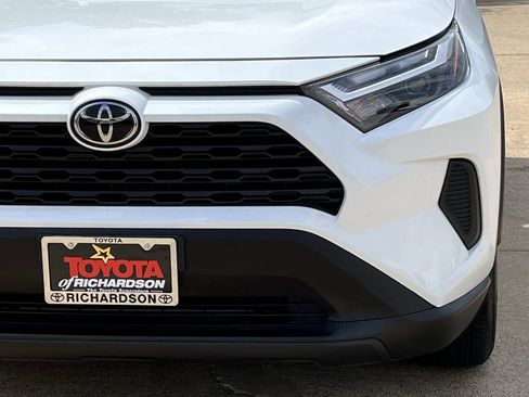 Used 2025 Toyota RAV4 XLE w/ Convenience Package FWD image 8