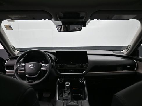 Certified 2025 Toyota Grand Highlander AWD image 30