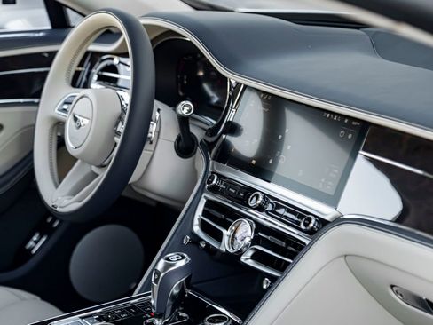 Used 2026 Bentley Flying Spur Plug-In Hybrid AWD/4WD image 35
