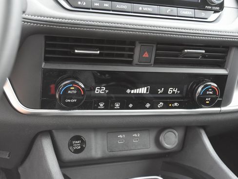 Used 2025 Nissan Rogue SV image 23