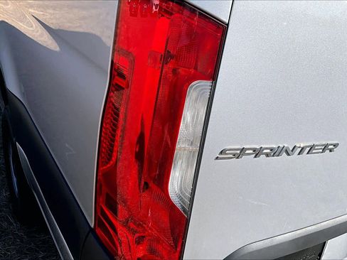 Used 2024 Mercedes-Benz Sprinter 2500 image 25