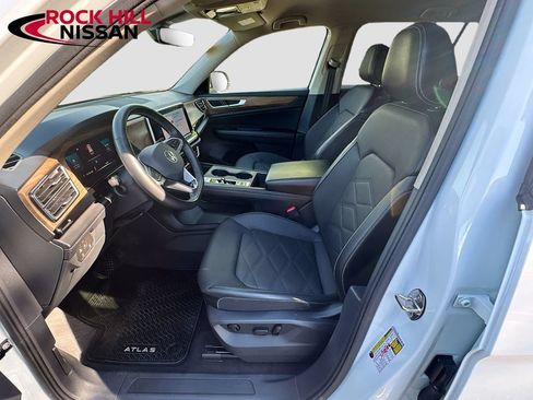 Used 2024 Volkswagen Atlas SE AWD/4WD image 25