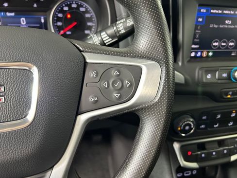 Used 2024 GMC Terrain SLE w/ Elevation Edition image 17