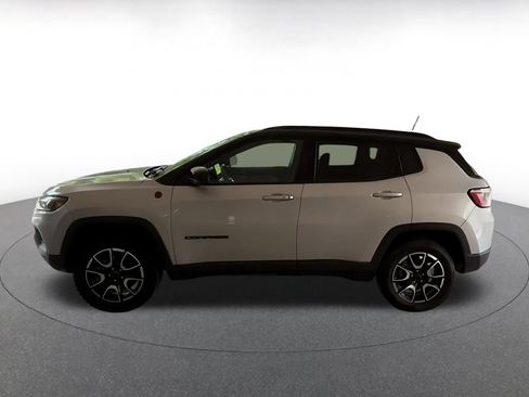 Used 2025 Jeep Compass Trailhawk AWD/4WD image 8