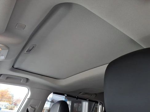 Used 2020 Toyota Highlander XLE image 26