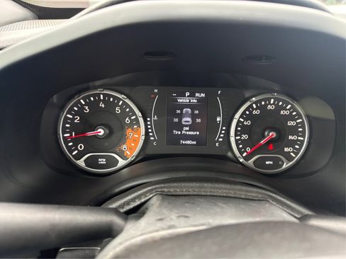 Used 2018 Jeep Renegade Latitude AWD/4WD image 22