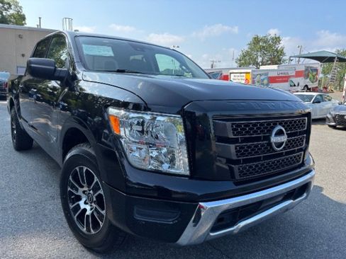 Used 2023 Nissan Titan SV RWD image 1