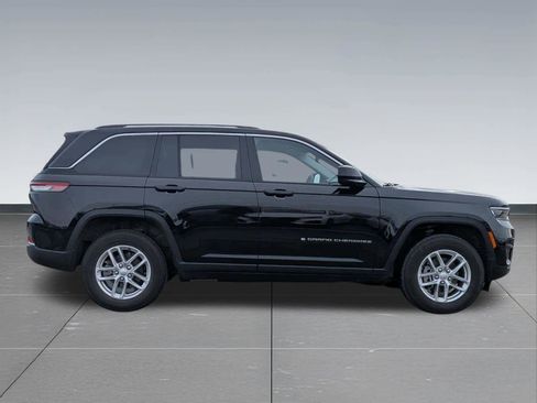 Used 2023 Jeep Grand Cherokee Laredo AWD/4WD image 7