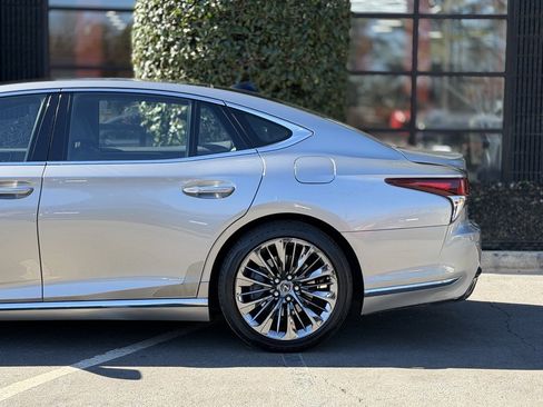 Used 2018 Lexus LS 500 w/ Interior Upgrade Package image 11