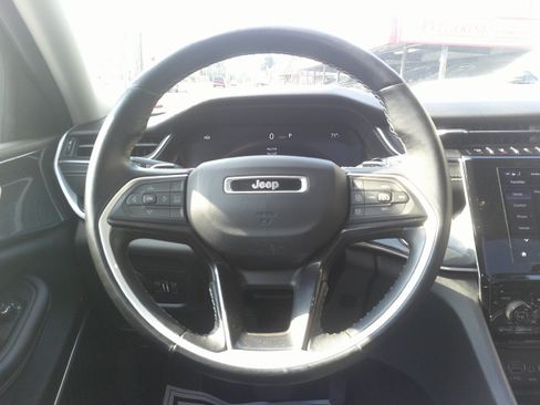 Used 2022 Jeep Grand Cherokee L Laredo w/ Luxury Tech Group I AWD/4WD image 19