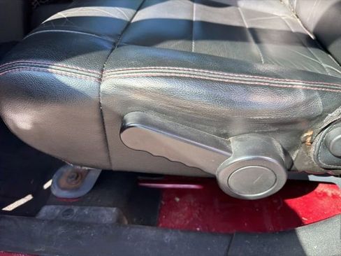 Used 2012 Jeep Wrangler Unlimited Sahara image 21