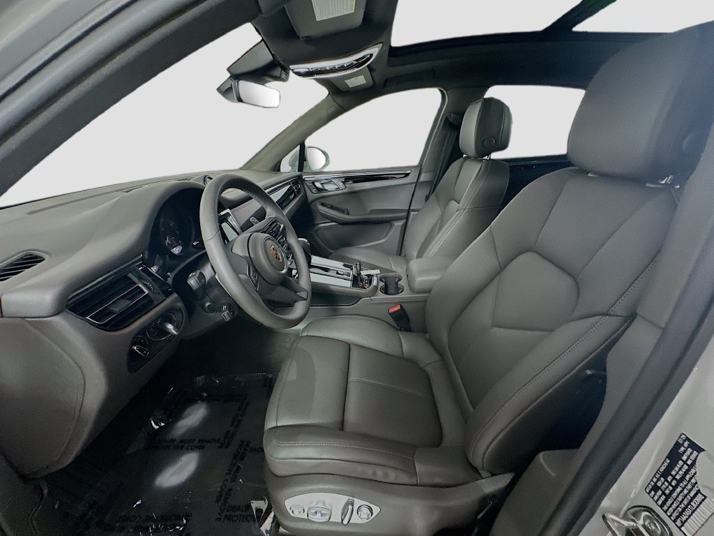 Certified 2026 Porsche Macan Turbo AWD/4WD image 5