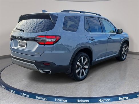 Used 2023 Honda Pilot Touring image 6