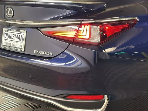 Used 2025 Lexus ES 300h w/ Premium Package image 9
