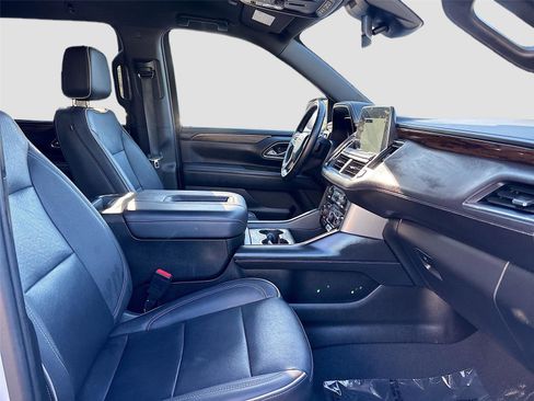 Used 2023 Chevrolet Suburban Premier image 32