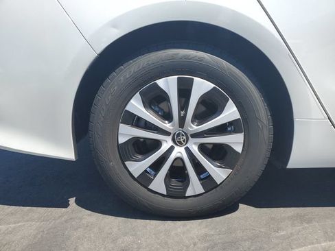 Used 2022 Toyota Prius Prime XLE FWD image 5