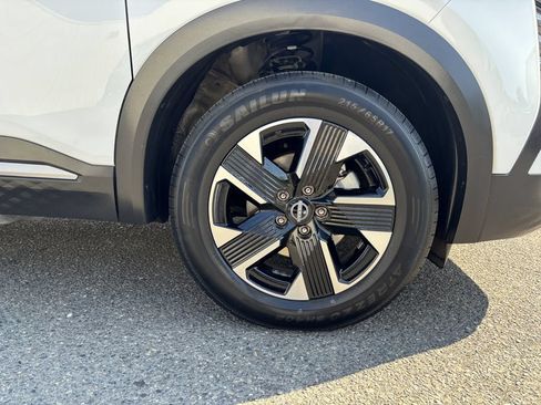 Used 2025 Nissan Kicks SV AWD/4WD image 9