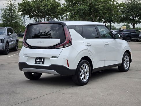 Certified 2025 Kia Soul S FWD image 4