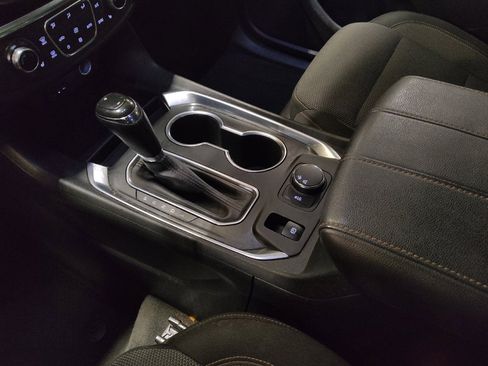 Used 2020 Chevrolet Traverse LT image 26