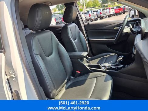 Used 2024 Buick Encore GX Sport Touring FWD image 17