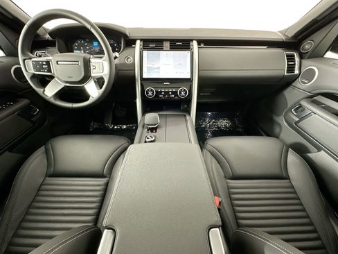 Certified 2025 Land Rover Discovery S image 21