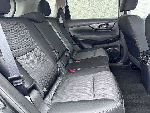 Used 2018 Nissan Rogue SV w/ Premium Package image 19