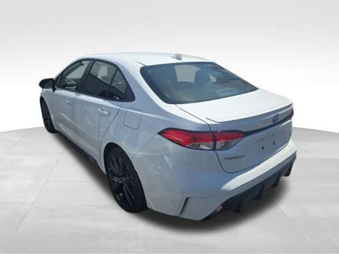Used 2025 Toyota Corolla SE FWD image 3