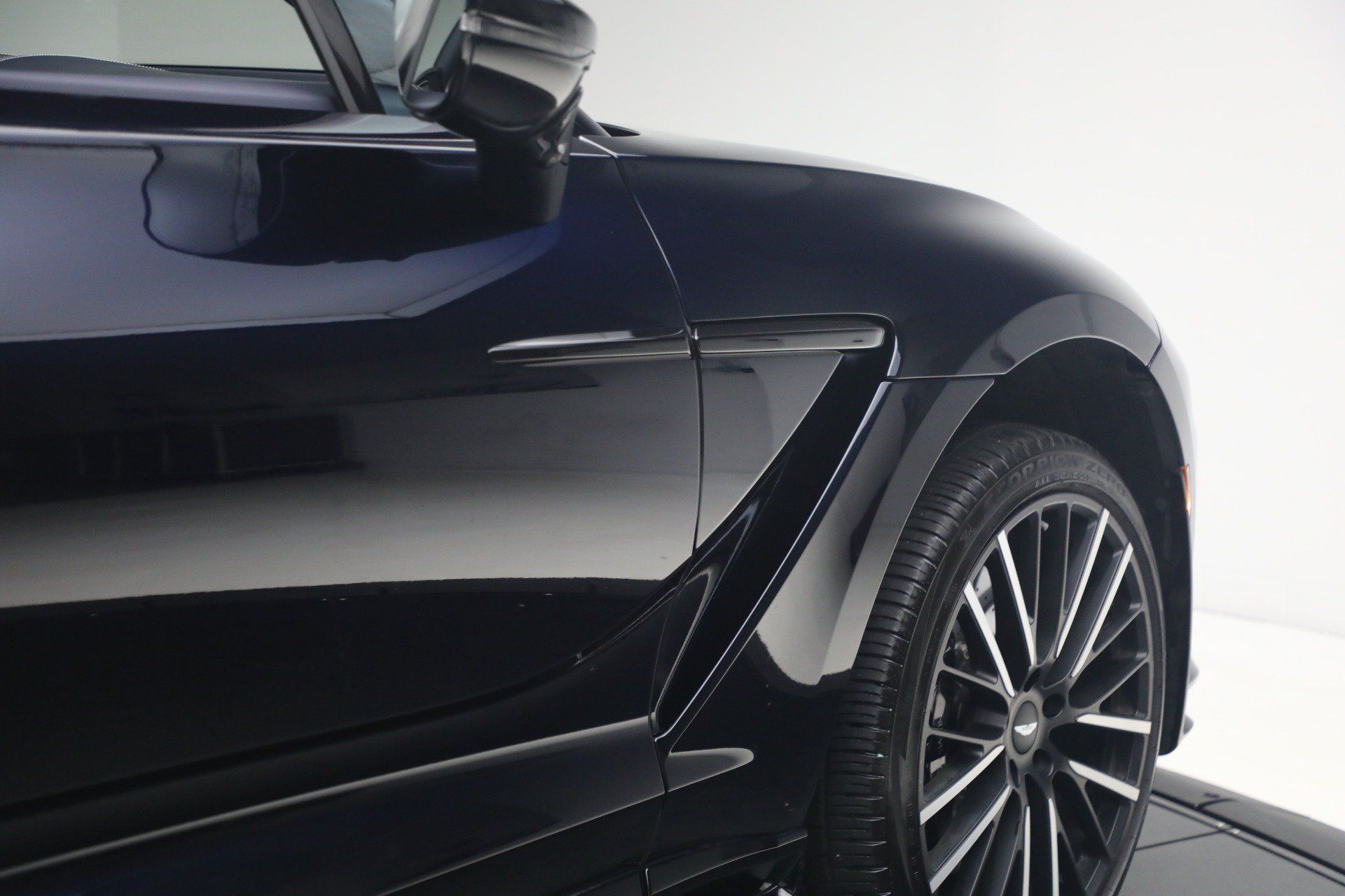 Used 2025 Aston Martin DBX 707 AWD/4WD image 35