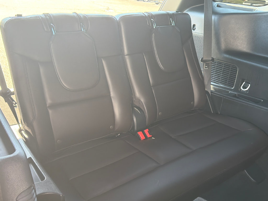 Used 2025 Ford Explorer Platinum RWD image 17