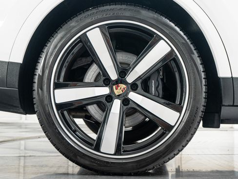 Used 2024 Porsche Cayenne AWD/4WD image 47