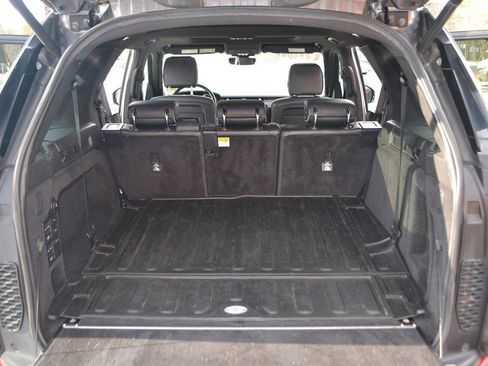 Used 2017 Land Rover Discovery HSE AWD/4WD image 14