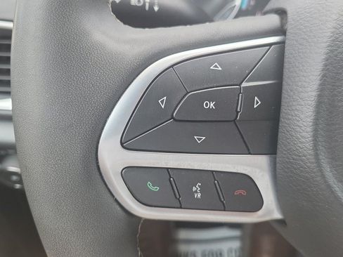 Used 2025 Chrysler Pacifica Select FWD image 29