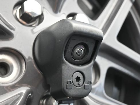 Used 2025 Jeep Wrangler Sport S image 35