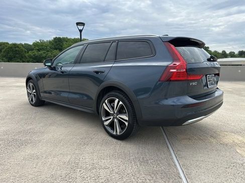Certified 2025 Volvo V60 B5 Cross Country Plus AWD/4WD image 6