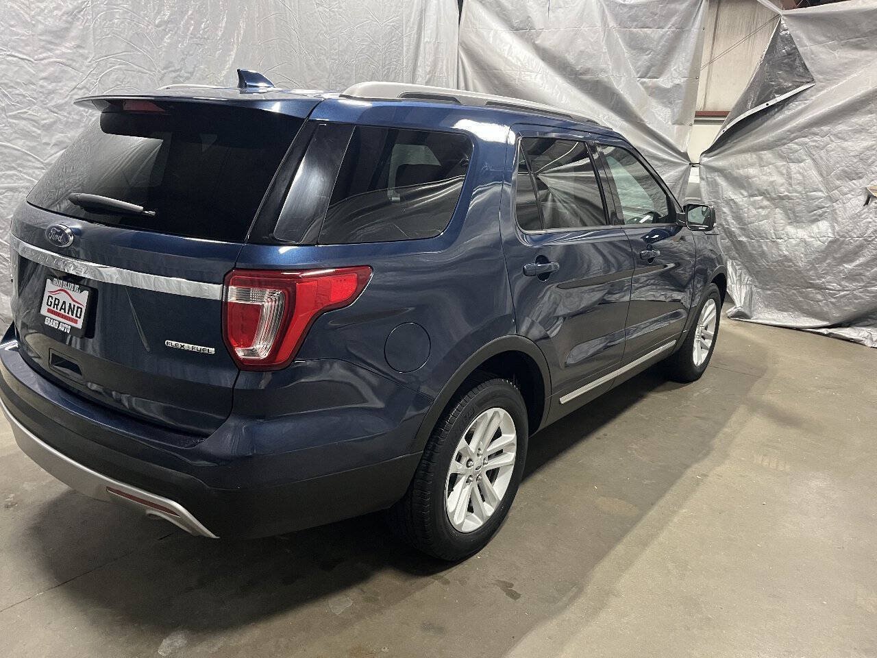 Used 2016 Ford Explorer XLT w/ Equipment Group 202A FWD image 6