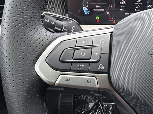 New 2026 Volkswagen Tiguan SE R-Line FWD image 18