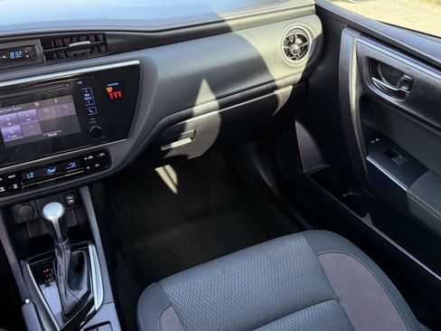 Used 2019 Toyota Corolla LE FWD image 16