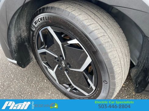 Used 2024 Hyundai Ioniq 5 SEL image 17